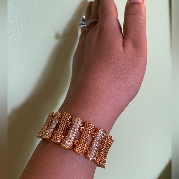 Elegant Gold Bracelet for Women - Picture 7 of 12
